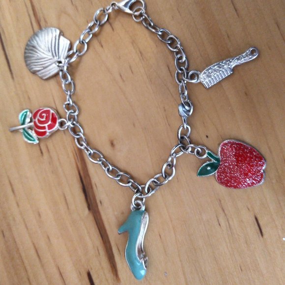 7" big girl Childs Sleeping Beauty charm bracelet apple comb heels - Picture 11 of 11